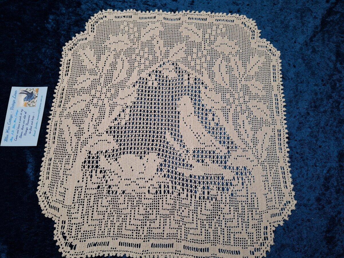 Antique MARY CARD 'Holly & Bird' Centrepiece 1931 Design Filet Hand Crochet