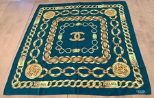 Foulard Chanel Vintage En Soie Vert Et Or