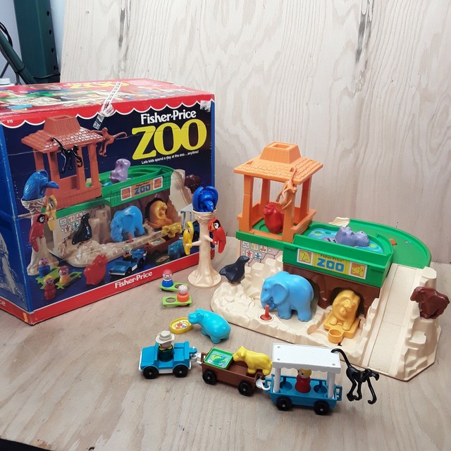 Vintage 1984 Fisher Price Little People Play Family Zoo, 916 with BOX