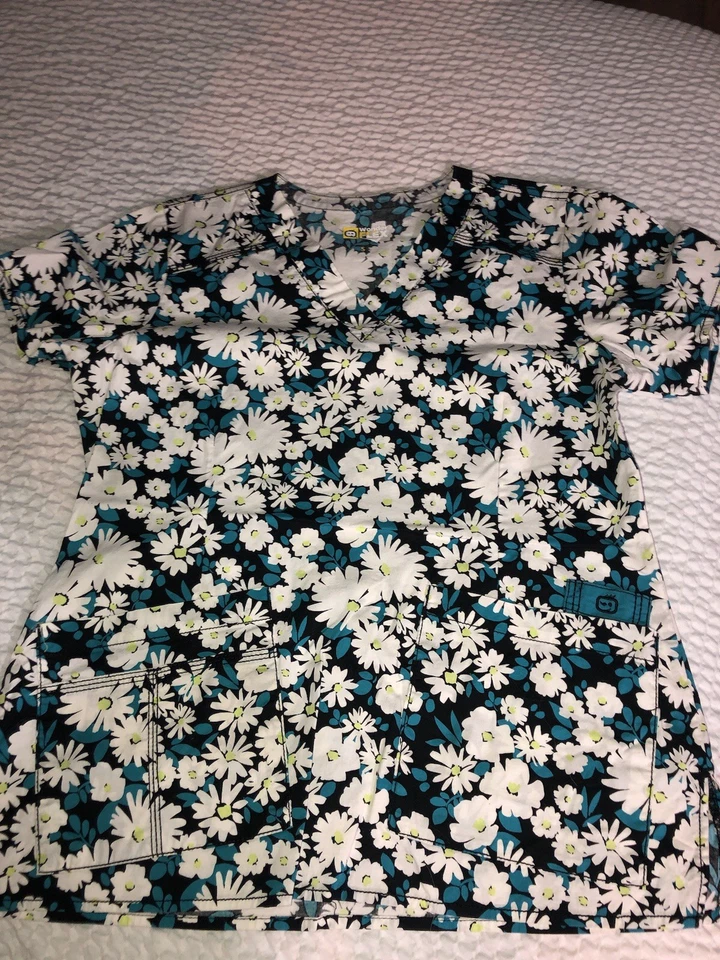 wonderwink scrub tops - Image 3 of 3