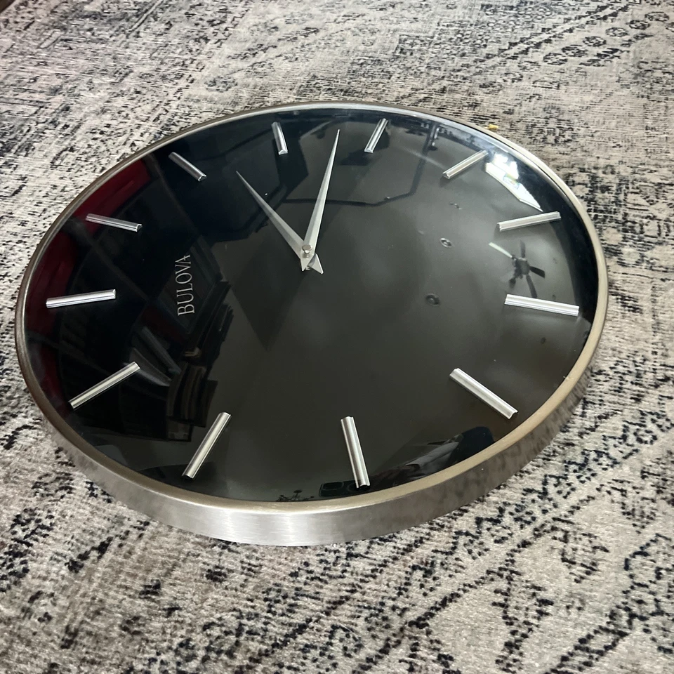 Bulova - Reloj de Pared Metro, Acabado Peltre Satinado 16" Cristal Lenz Foto 3 de 4