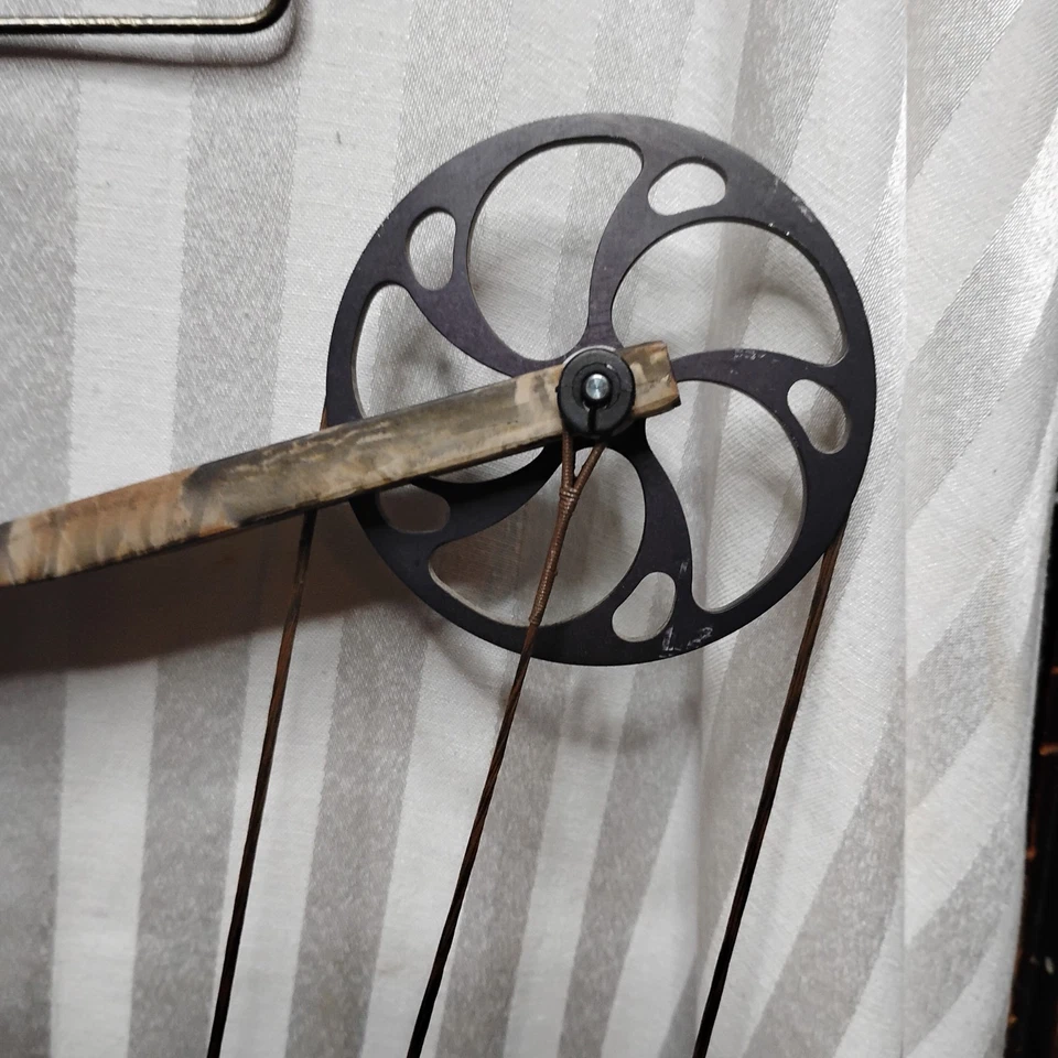 Mathews Solocam Solo Cam Q2  Realtree Lost Camo Wood Grips. Looks Great 👍 - Image 4 of 4