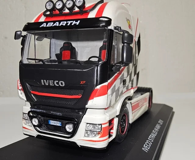 Camion Miniature Iveco Stralis Hi-Way 2016 Abarth - Échelle 1/43 - Modèle Métal Hachette IXO CT001 - 6