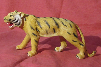 Vintage TIGER CAT w Imperial Stamp 5'' Tall x 10''Long Complete Realistic Details