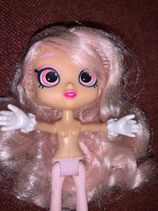 chandelia shoppie doll