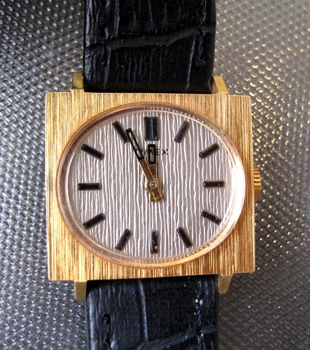 TIMEX  UNI SEX GOLD VTG RARE SQUARE TANK  DIAL 1974   26MM NEW  STRAP THIN