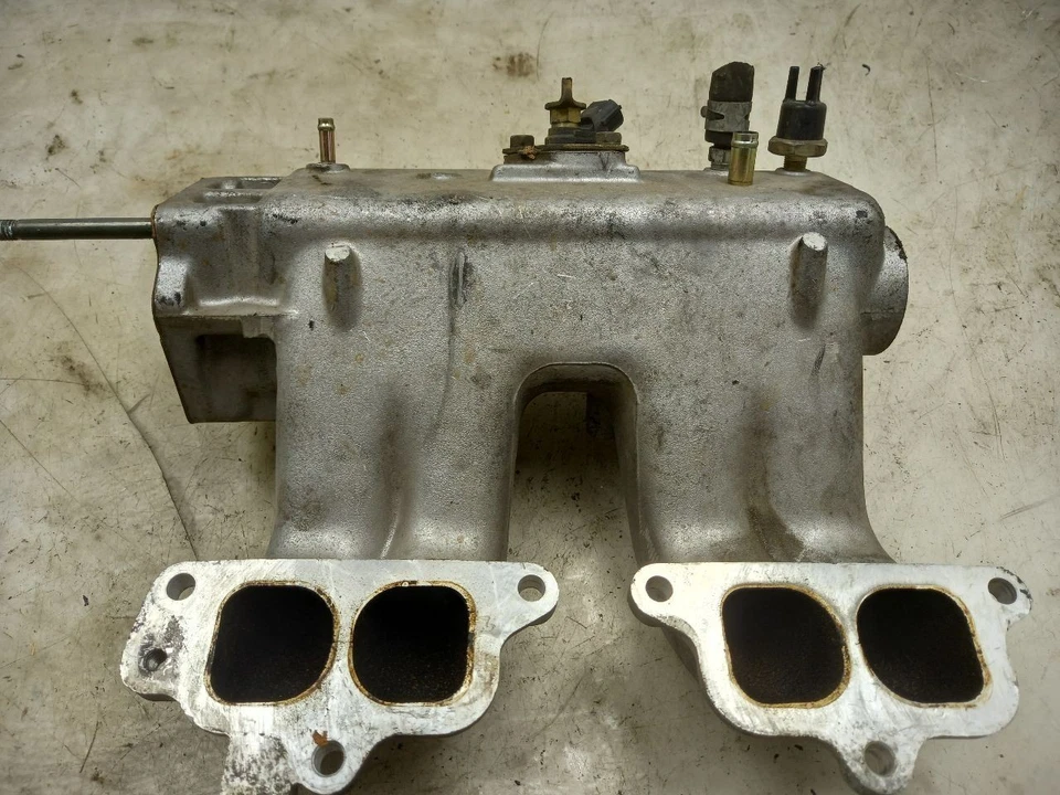 89-95 TOYOTA 4 RUNNER 2.4L UPPER INTAKE MANIFOLD 22RE - Image 4 of 4