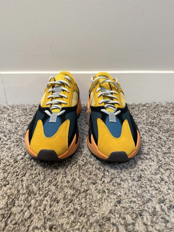 Adidas Yeezy boost 700 Sun novo em folha masculino tamanho 7 sem caixa amarela - Imagem 2 de 4