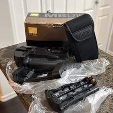 Nikon MB-D10 Multi Power Battery Pack W Holders  Case. USED