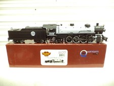 Broadway Limited Ho 2-8-2 Steam locomotive, DM&IR 1305, (lot cm)
