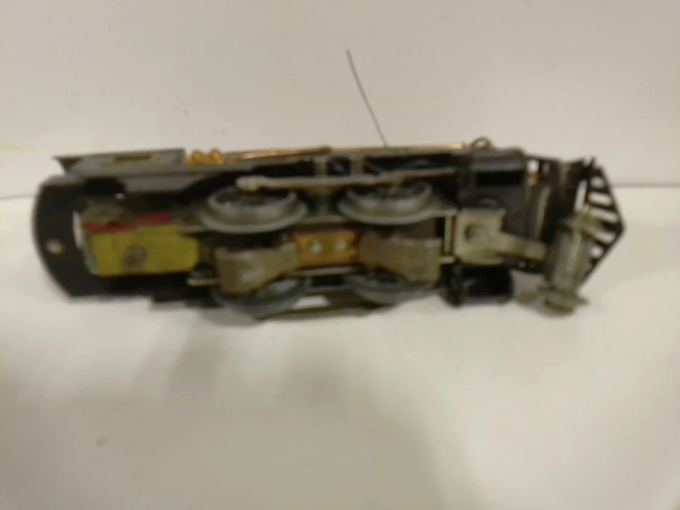 PREWAR VINTAGE AMERICAN FLYER 2-4-0 STEAM LOCO NEEDS REPAIR - Image 4 of 4