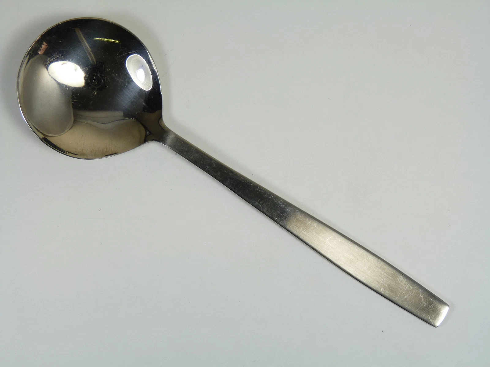 VINERS Cutlery - CHELSEA Steel Pattern - Fruit Serving Spoon / Spoons - 8 1/2"