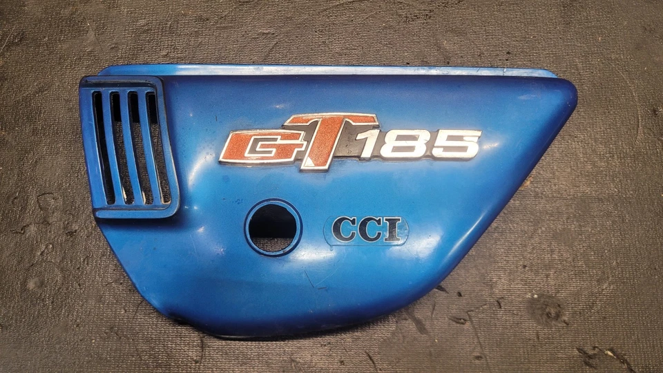 Suzuki GT185 1973 cubiertas laterales Foto 4 de 4