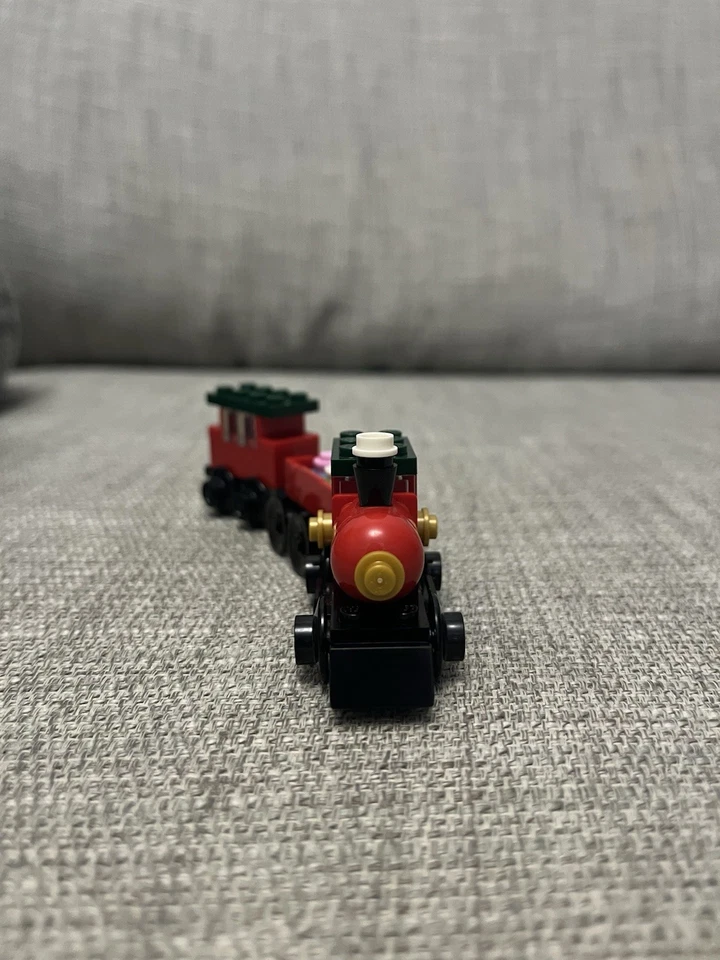 LEGO 30543 Holiday Train, photo 4 of 5