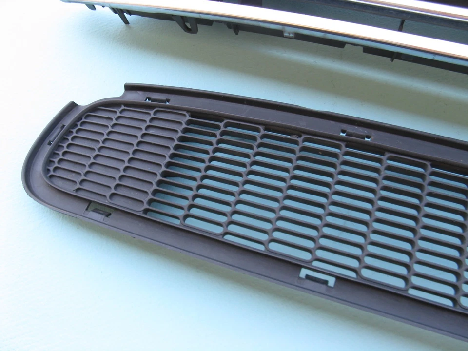 08 09 10 MINI COOPER CLUBMAN PARRILLA INFERIOR SUPERIOR DELANTERA CROMO CAPÓ MOLDURA USADO OEM Foto 2 de 4