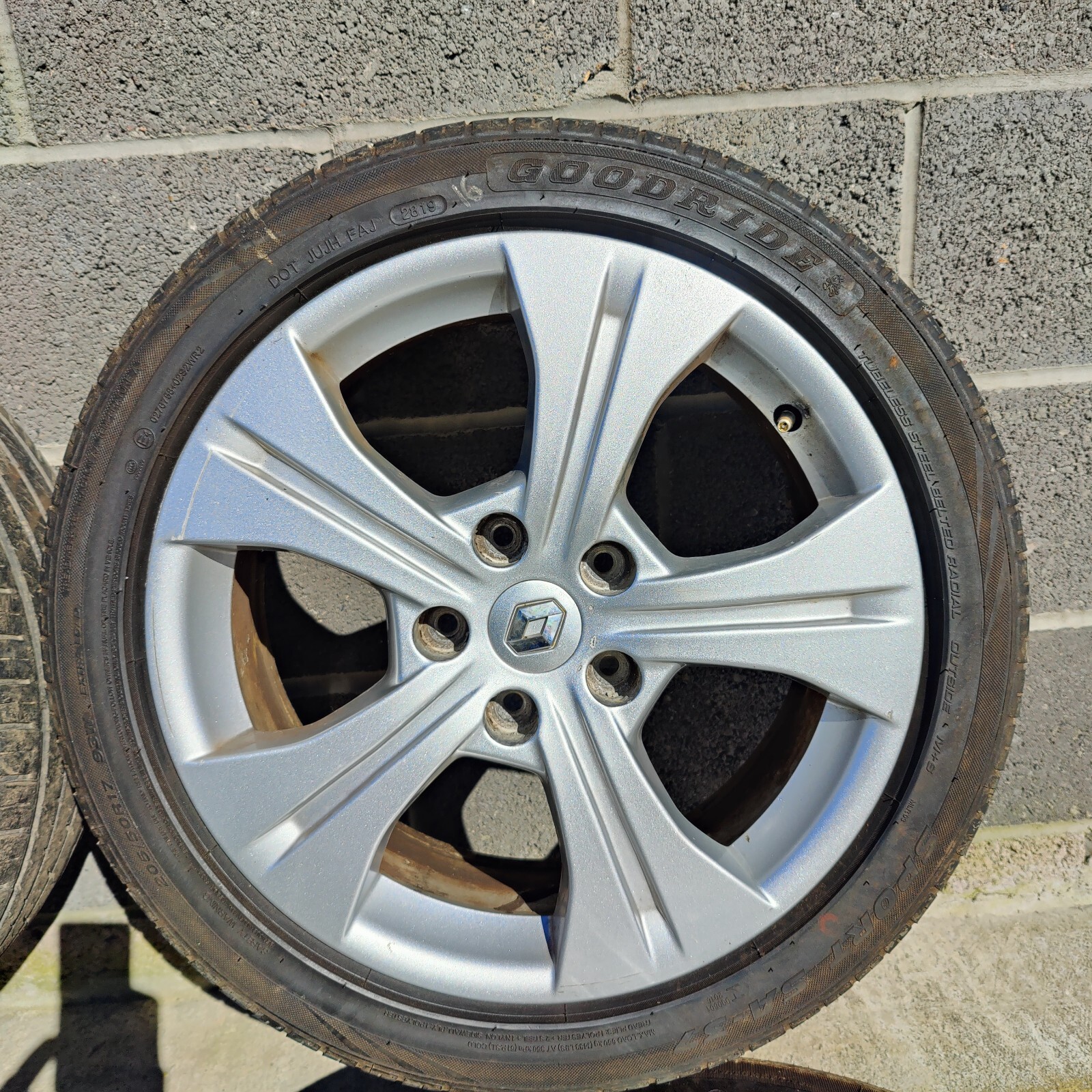 RENAULT MEGANE ALLOY WHEELS WITH TYRES 205/50 R17 eBay