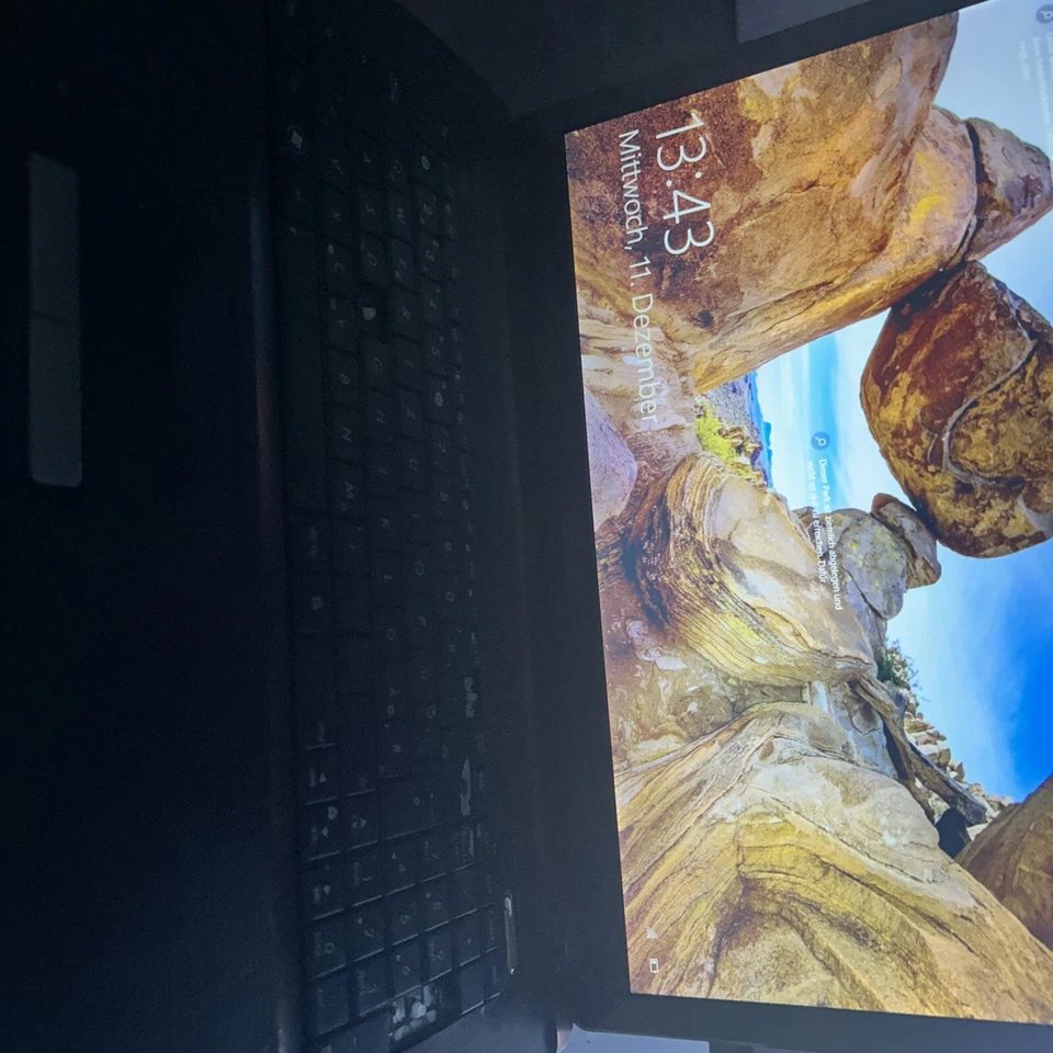 Die Tastatur Ist Kaputt, Ein Paar Buchstabieren Fehlt - Bild 4 von 4