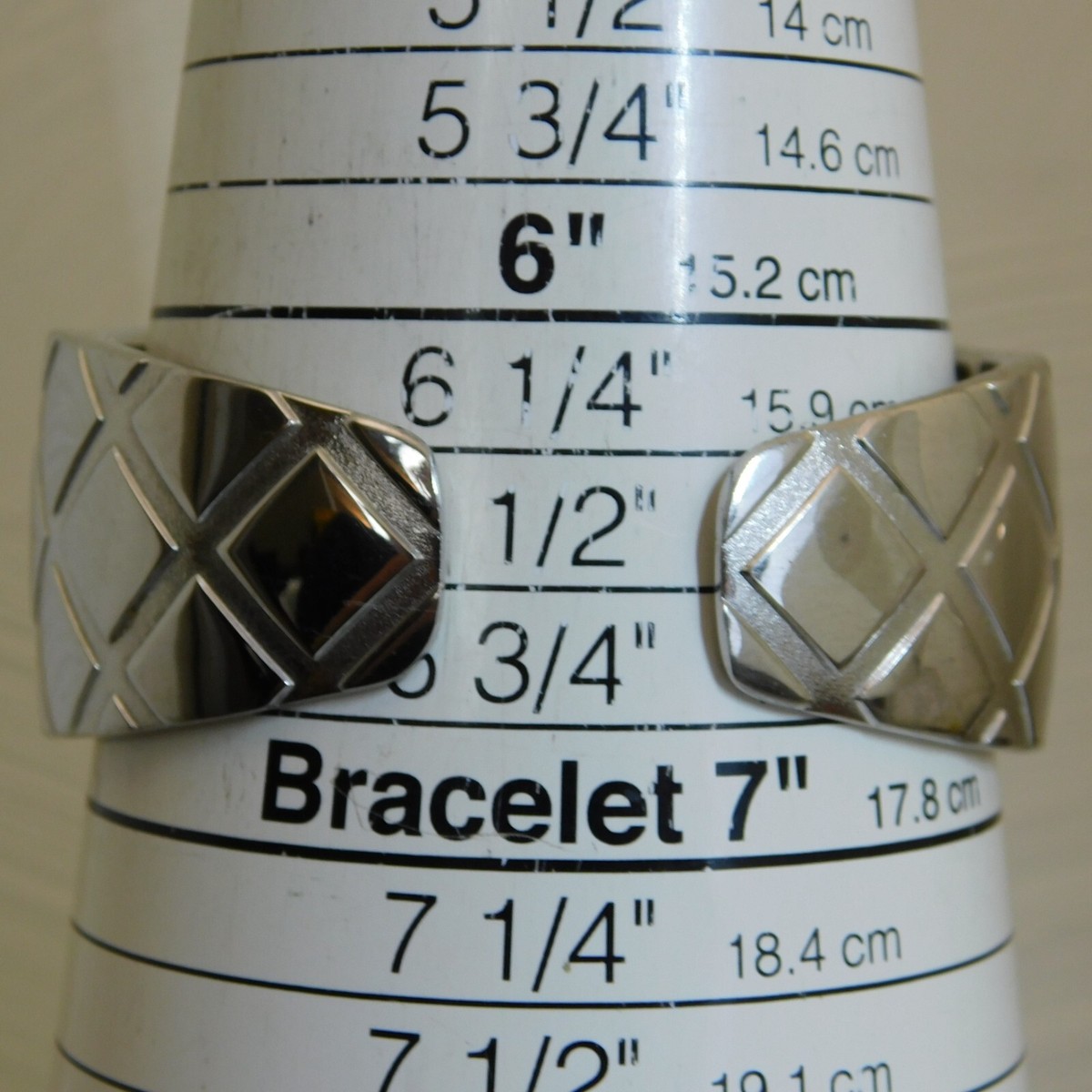 Varsales Cuff Bracelet Quartz Analog Women's Watch Sz. 6 3/4 Varsales Cuff Bracelet Quartz Analog Women's Watch Sz. 6 3/4