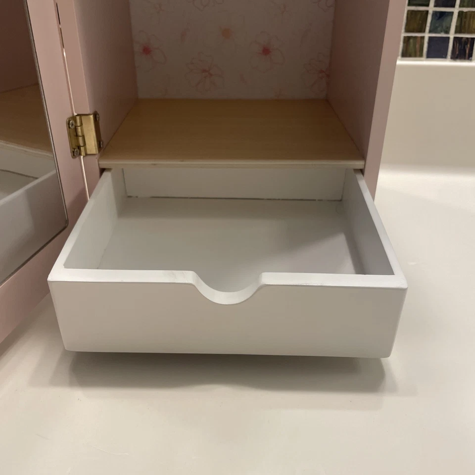 Usado Nuestra Generación Moda - Armario, 5 perchas y cajones incluidos para muñecas de 18" Foto 4 de 4