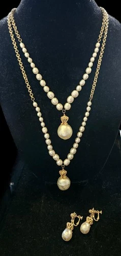 Vintage Miriam Haskell Baroque Pearl & Goldtone Jewelry Set (Earrings & Necklace