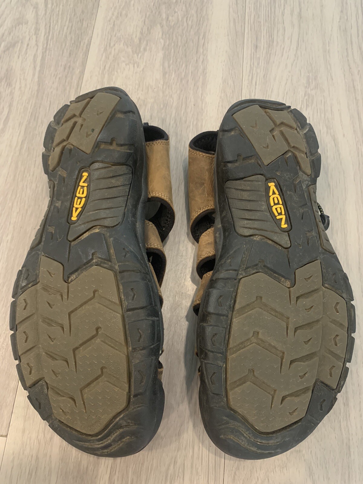 Sandali da trekking sportivi impermeabili in pelle marrone Keen Newport taglia 11 5 abbigliamento attivo