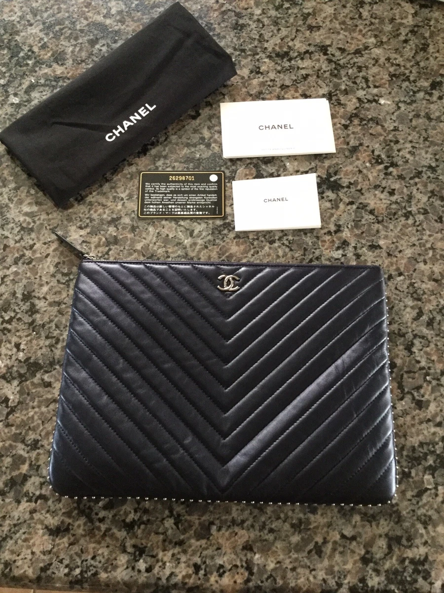 Chanel Side Stud Navy Chevron Leather O Case Clutch Bag Navy blue  ref.947441 - Joli Closet