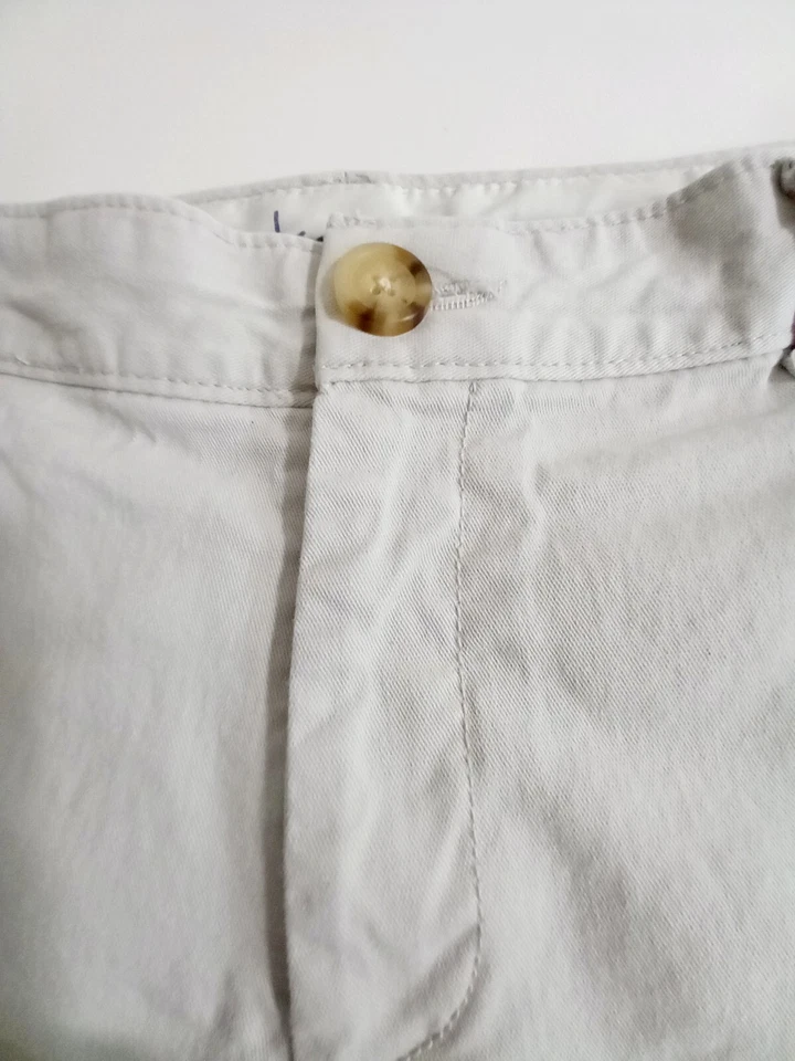 Pantalones cortos Dockers para mujer tiro bajo ligeramente curvilíneos marfil talla 12 EE. UU. Foto 3 de 4