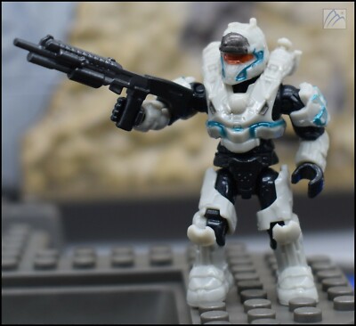 HALO MEGA BLOKS UNSC SPARTAN TECHNICIAN TANAKA MINI FIGURE DYH88 FIRETEAM  OSIRIS