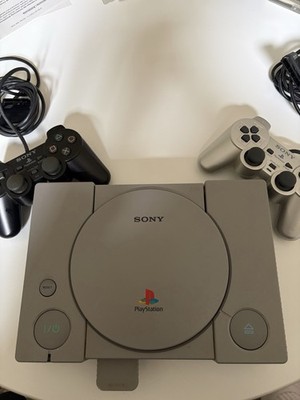 Sony PlayStation 1 (PS1) Konsole + 2 Controller + Kabel   getestet