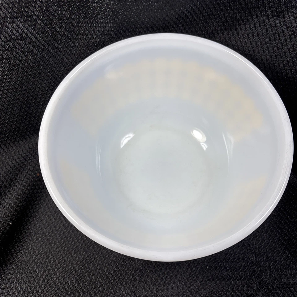 Vintage PYREX 402 1-1/2 QT Mixing Bowl YELLOW DOTS (1969-1973) As Is - Image 2 of 4