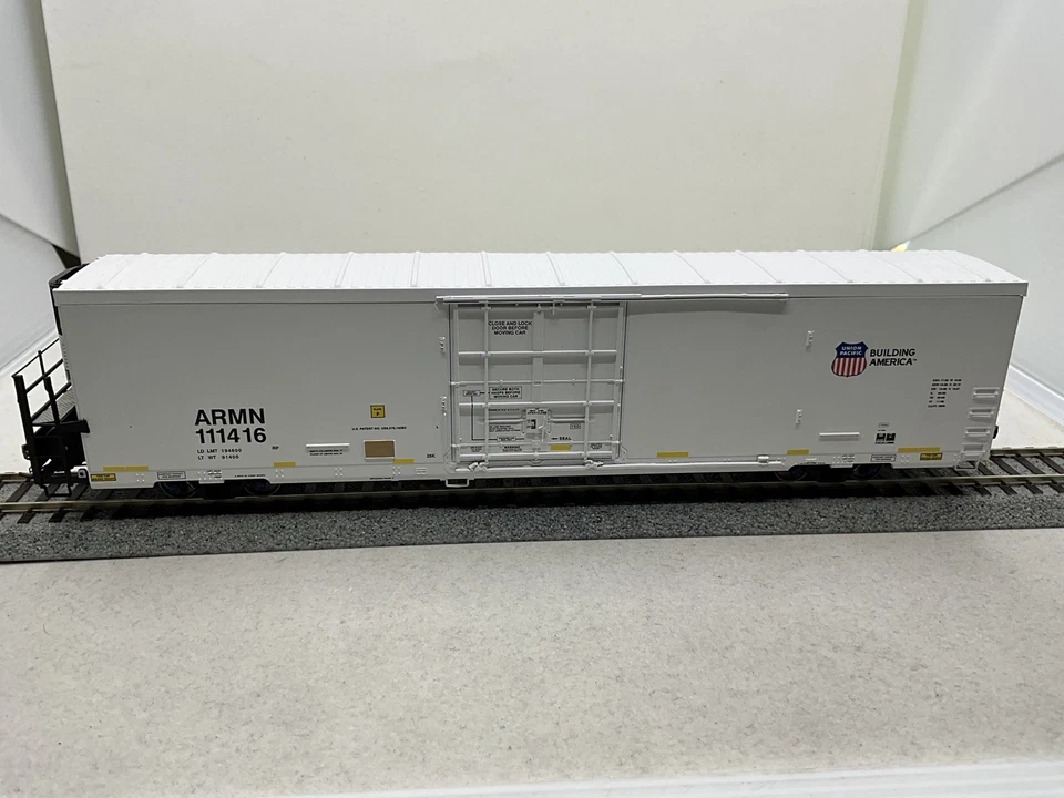 BLMA HO scale UP ARMN Trinity 64ft Reefer Trincool #111416 #52022 - Image 2 of 4