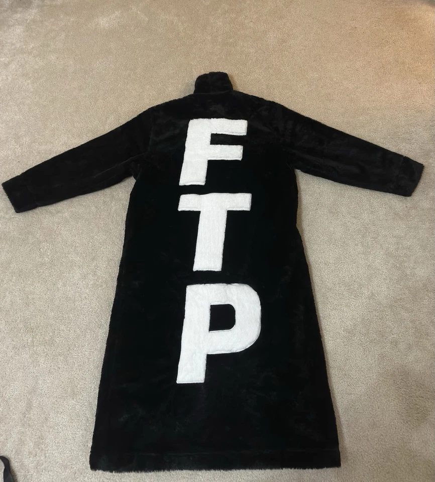 FTP 双面毛皮风衣 L 码 黑色 — 第 2/3 张图片