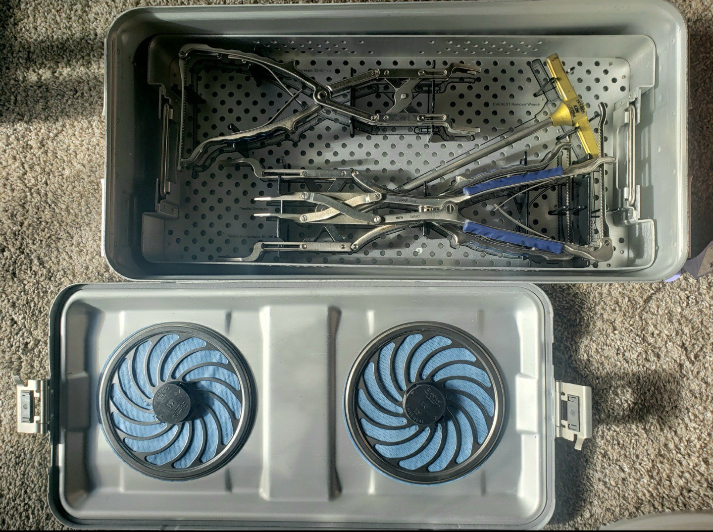 EVEREST Medtronic MAST QUADRANT LEGACY Spinal System Instrument Set with Tray