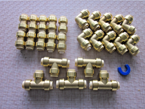 LOT OF 25 SHARKBITE TYPE 1/2" PUSH TO CONNECT PLUMBING FITTINGS - COUPLINGS TEES