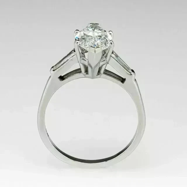 Anillo de compromiso de diamantes de corte marquesa de 4 quilates creado en laboratorio enchapado en oro blanco de 14 quilates Foto 2 de 4