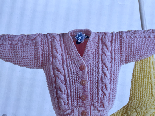 Baby Strickjacke mit Zopfmuster + Struktur STRICKMUSTER Jungen + Mädchen Peter Pan 732 - Bild 5 von 8