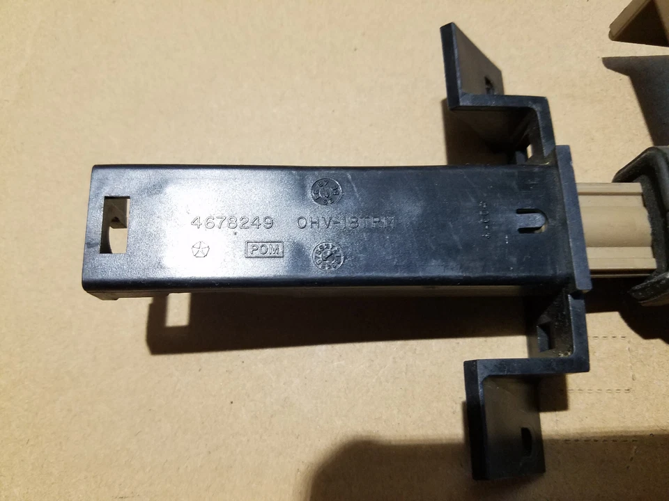 PALANCA DE FRENO DE MANO CHRYSLER GRAND VOYAGER 4678249 DODGE GRAND CARAVAN Foto 3 de 3