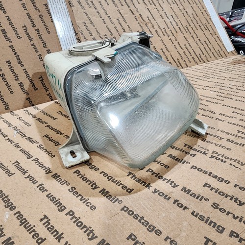 (DAMAGED TAB!) Right Passenger Fog Light 1995-1997 Volvo 960 (97-98 S90 or V90) - Picture 2 of 10