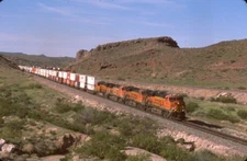 BNSF 8018 ES44C4 KINGMAN CANYON AZ ORIGINAL SLIDE 04-16-17 T21-10