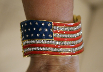 NWT Women's LARGE USA AMERICAN FLAG BRASS GOLD Bracelet Bangle Hinge Rhinestones