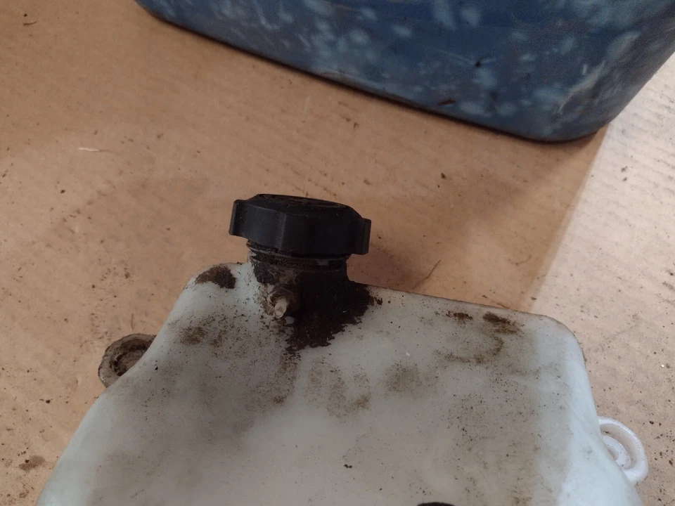 1996 polaris sportsman 400 oil tank - Image 2 of 2