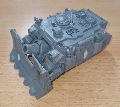 Warhammer 40k 1 Space Marines Iron Hands Vindicator, gebaut, unbemalt