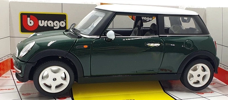 BURAGO 1/18 Scale Diecast 33796 - Mini Cooper - Green With White Roof - Image 3 of 4