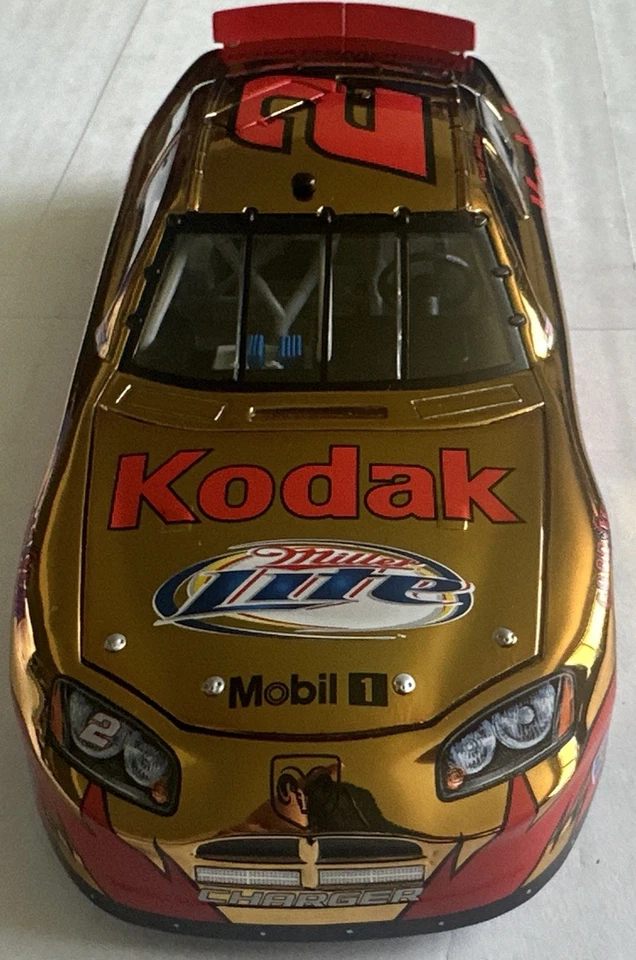 Cargador Action #2 Rusty Wallace Miller Lite Kodak 2005 1:24 color dorado cromo Foto 3 de 4
