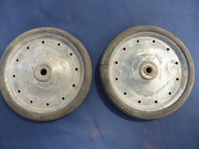 2 roues voiture à pédales? ancienne jouet enfant métal  et pneus Dia. 20 cm