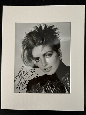 GENUINE HAND SIGNED LIZA MINELLI 8x10 PORTRAIT PHOTO