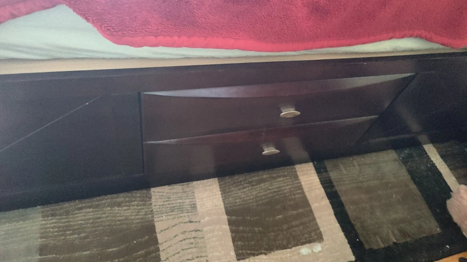 Cama de almacenamiento Queen, Espresso con cabecero de almacenamiento. Foto 4 de 4