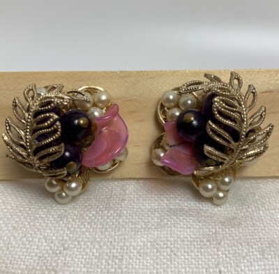 Vintage Miriam Haskell Earrings Floral Leaf Pearl Pink Screw-On Unsigned Glass