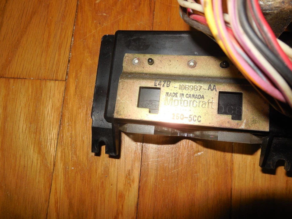 Módulo de sistema de advertencia de consola Ford Mustang 1985 1986 usado E4ZB-10B987-AA Foto 2 de 3