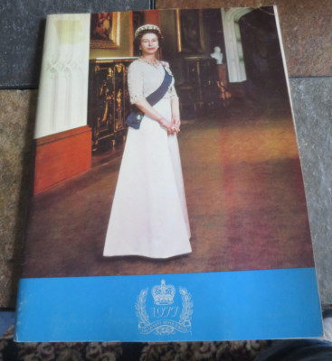 The Queens Silver Jubilee 1977 MAGAZINE Book ''QUEEN ELIZABETH'S Guards USA Tour